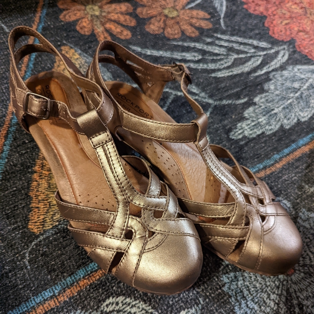 Rockport Cobb Hill Angelina gold kitten heels, sz 7